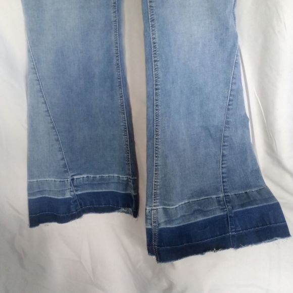 * NWT Almost Famous super high rise flare jeans size 9 ( box I ) - Picture 4 of 5